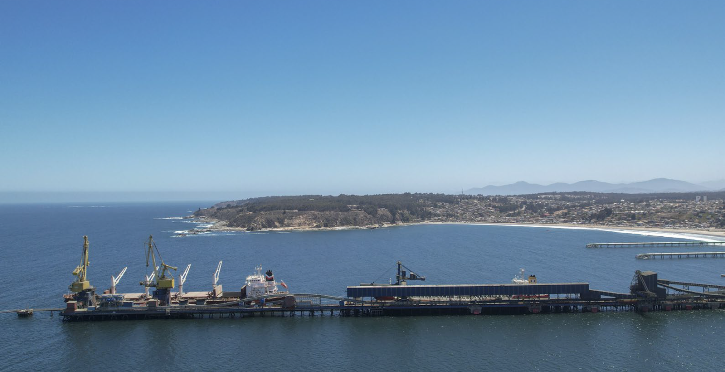 Principal puerto granelero de la zona central del país